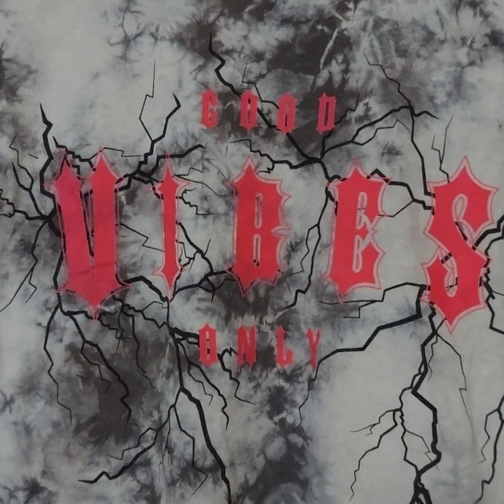 Gildan Good Vibes only